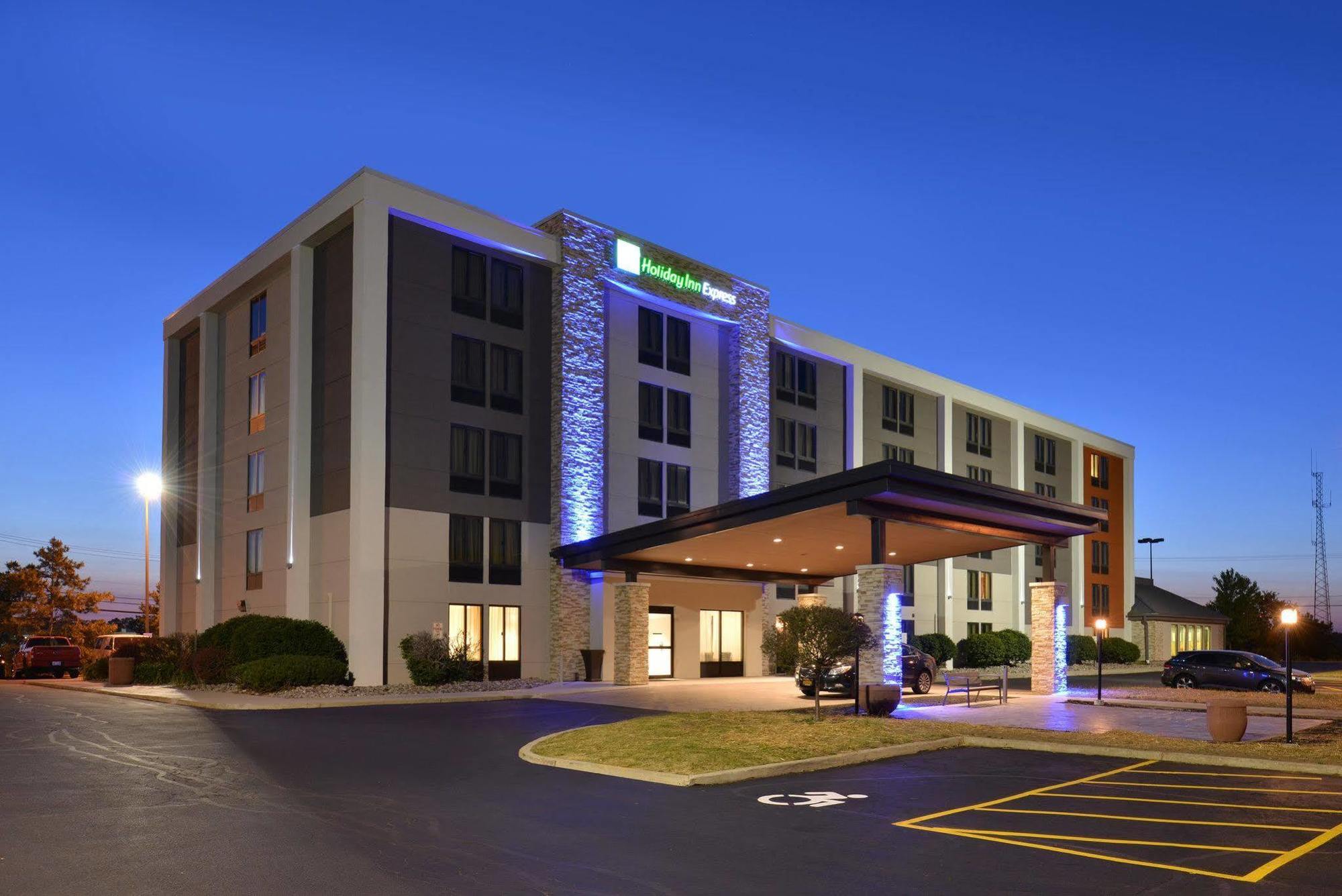 Holiday Inn Express Rochester - University Area, An Ihg Hotel Exterior photo